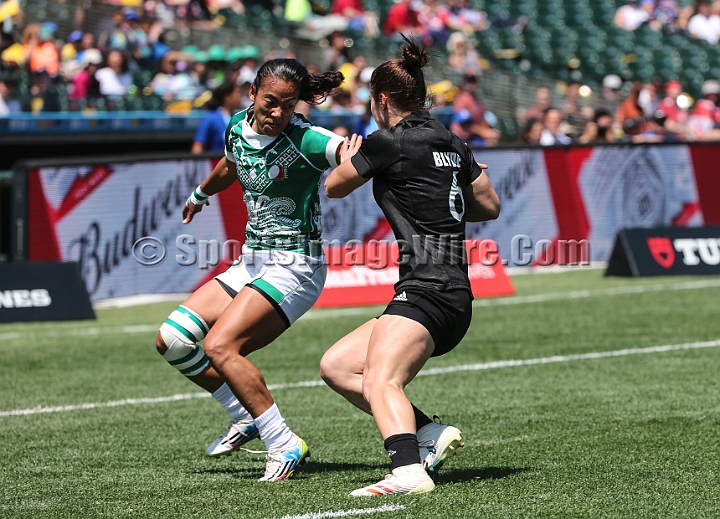 2018RugbySevensFri-08.JPG - Michaela Blyde (6) of New Zealand avoids Karina Landeros of  Mexico to score a try in the women's first round of the 2018 Rugby World Cup Sevens, July 20-22, 2018, held at AT&T Park, San Francisco, CA. New Zealand defeated Mexico 57-0.